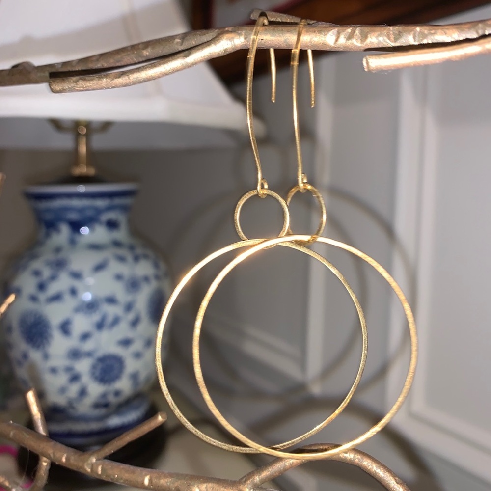 Cold circular dangle earrings